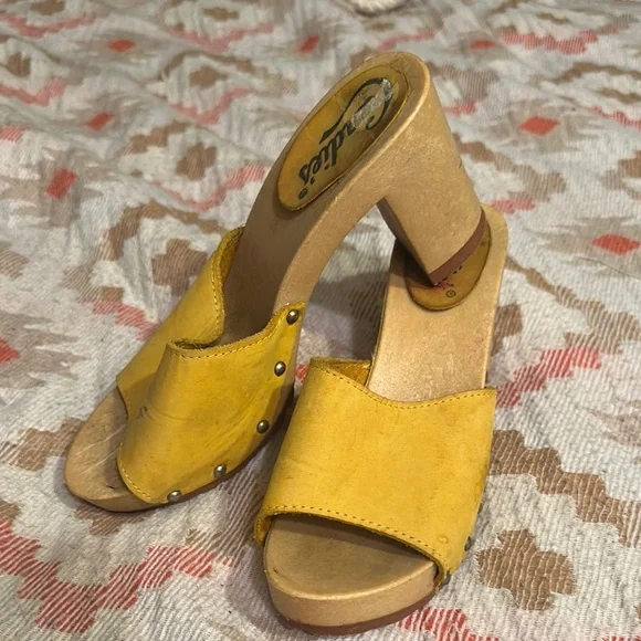 Women's Candies Yellow Platform Sandals
